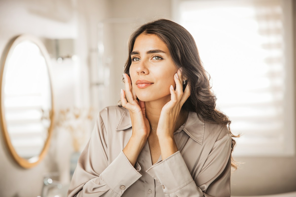 pani przegląda się